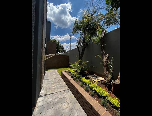 3 BEDROOM CLUSTER FOR SALE IN MENLO PARK